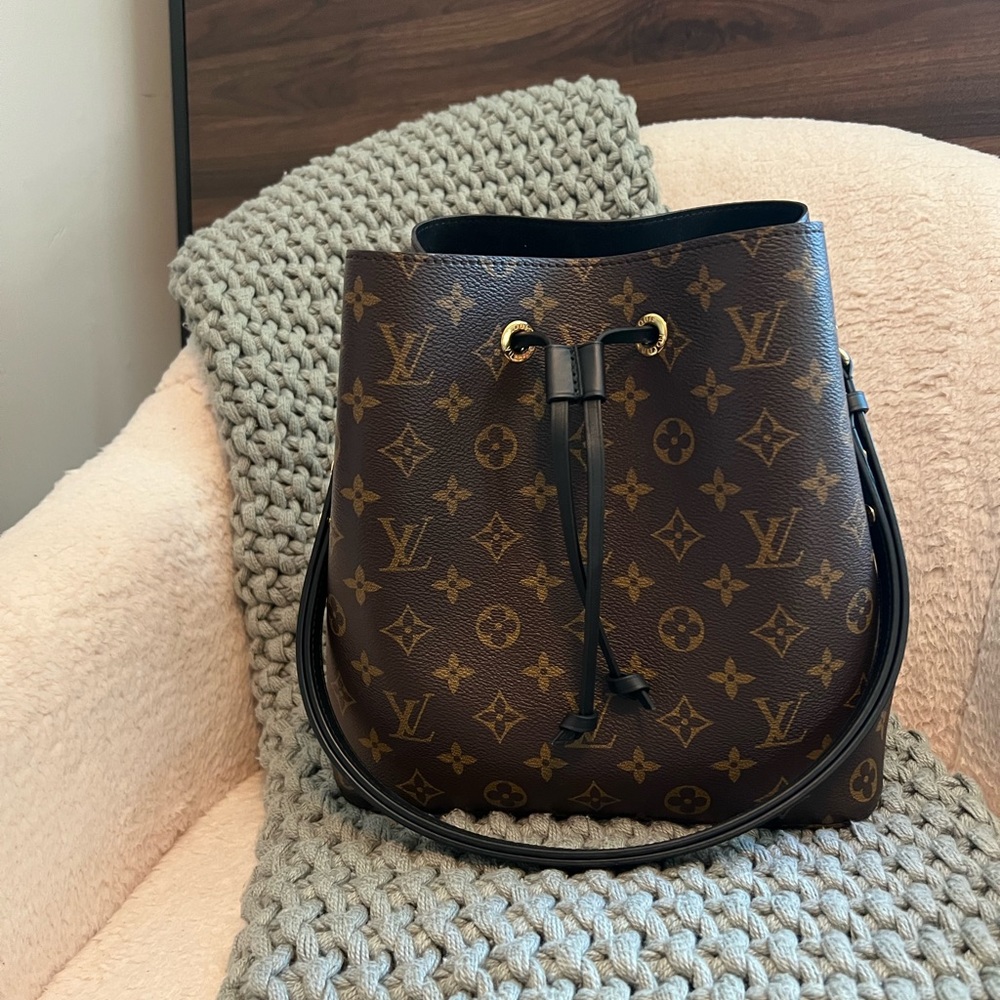 Louis Vuitton NeoNoe MM Bag